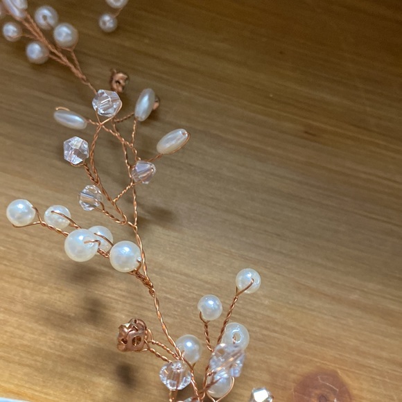 Beautiful Rhinestone and pearl wedding headband - Picture 2 of 7